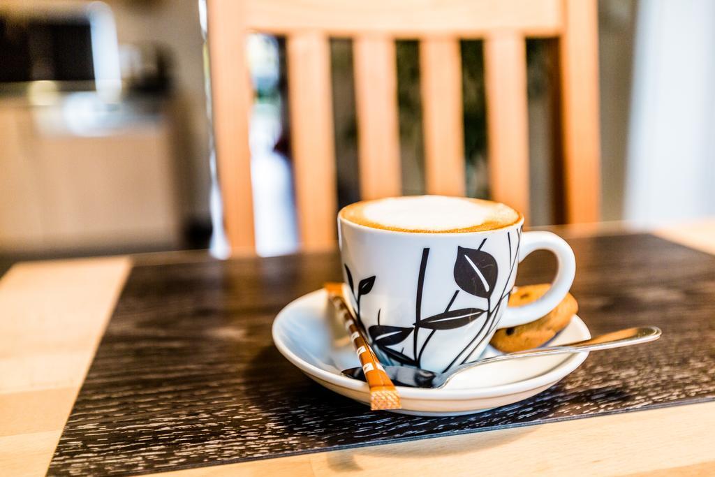 Design Apartment In Koeln Mit Terrasse Rum bild