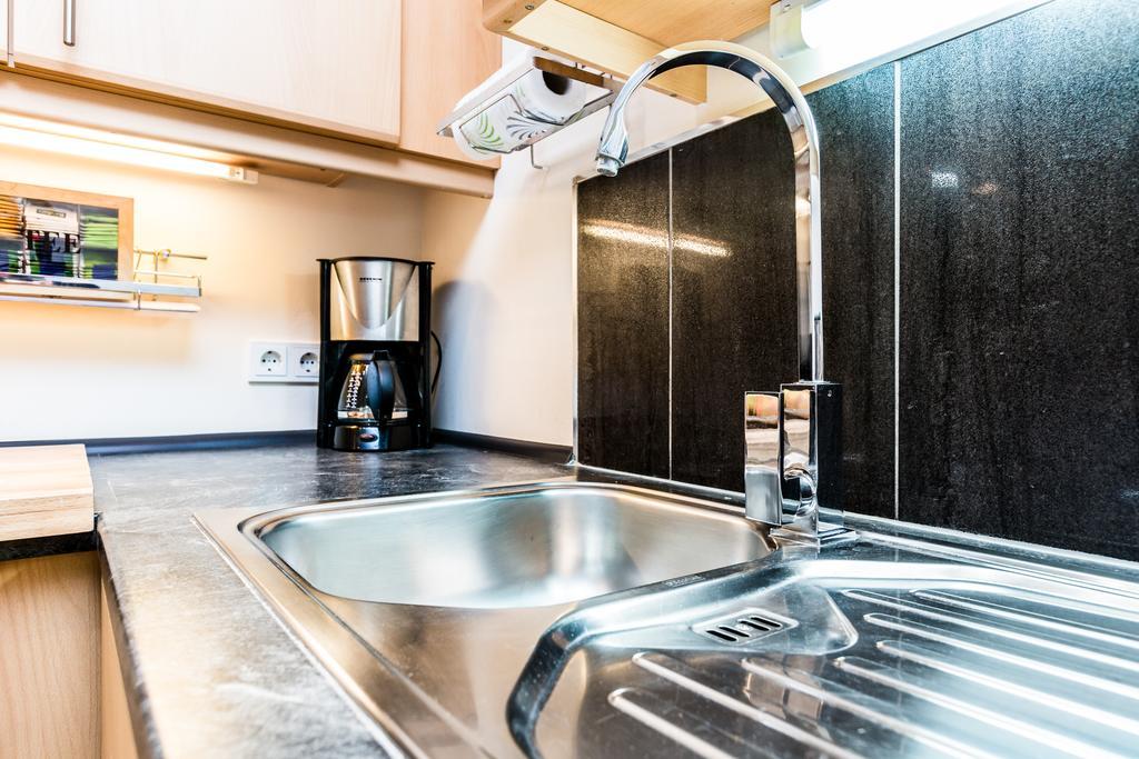 Design Apartment In Koeln Mit Terrasse Rum bild